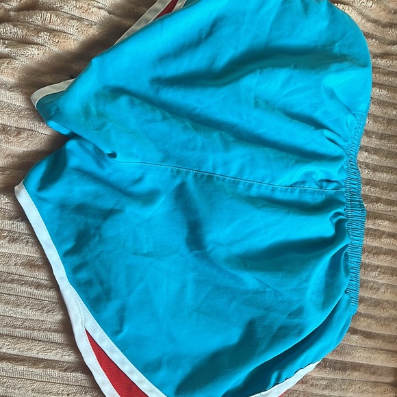 These are a size XS active shorts from Nike Dri-fit - Picture 3 of 3